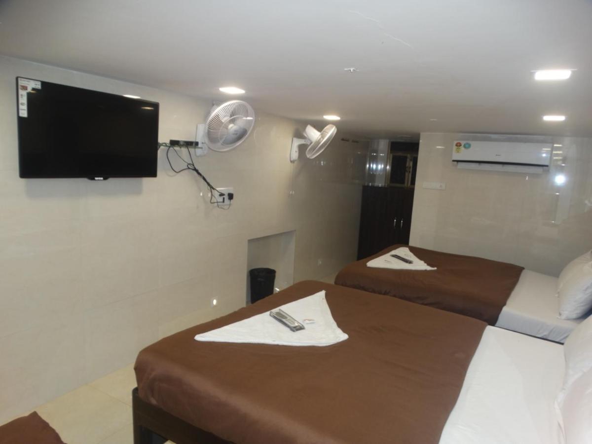 Hotel Qamar Mumbai Bagian luar foto