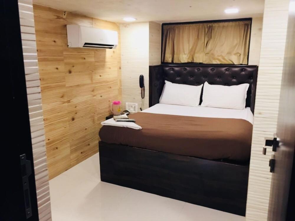 Hotel Qamar Mumbai Bagian luar foto