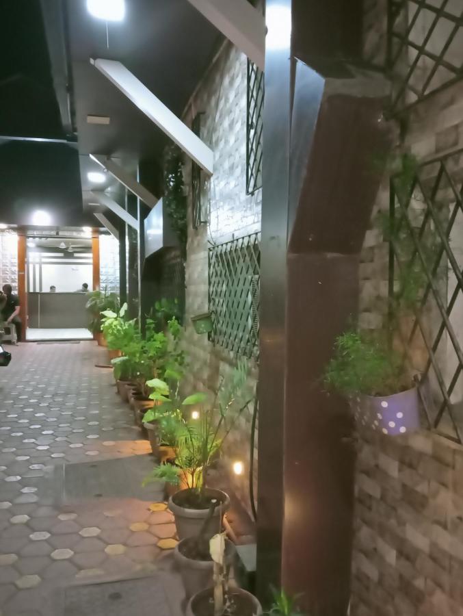 Hotel Qamar Mumbai Bagian luar foto