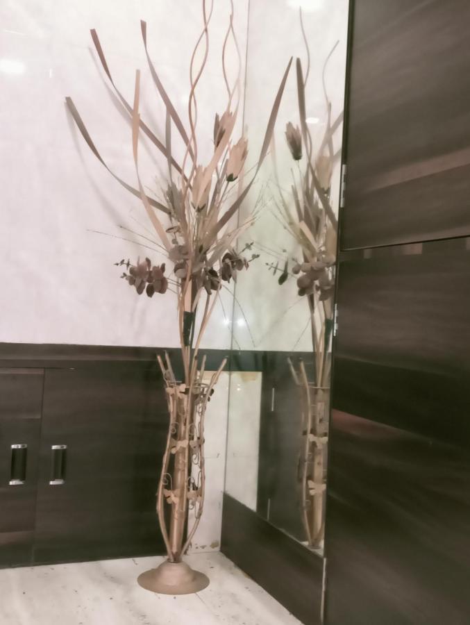 Hotel Qamar Mumbai Bagian luar foto