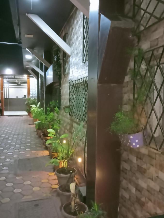 Hotel Qamar Mumbai Bagian luar foto