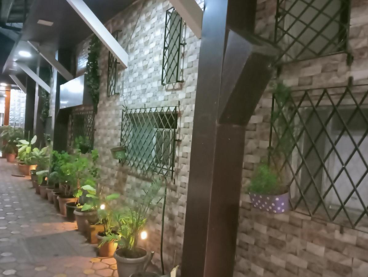 Hotel Qamar Mumbai Bagian luar foto