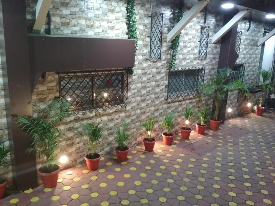 Hotel Qamar Mumbai Bagian luar foto