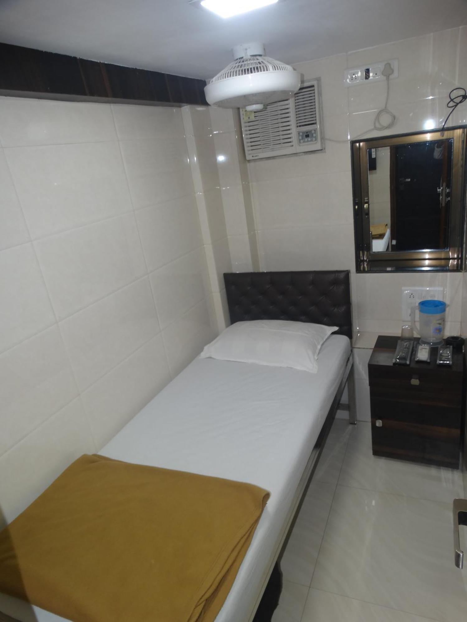 Hotel Qamar Mumbai Bagian luar foto