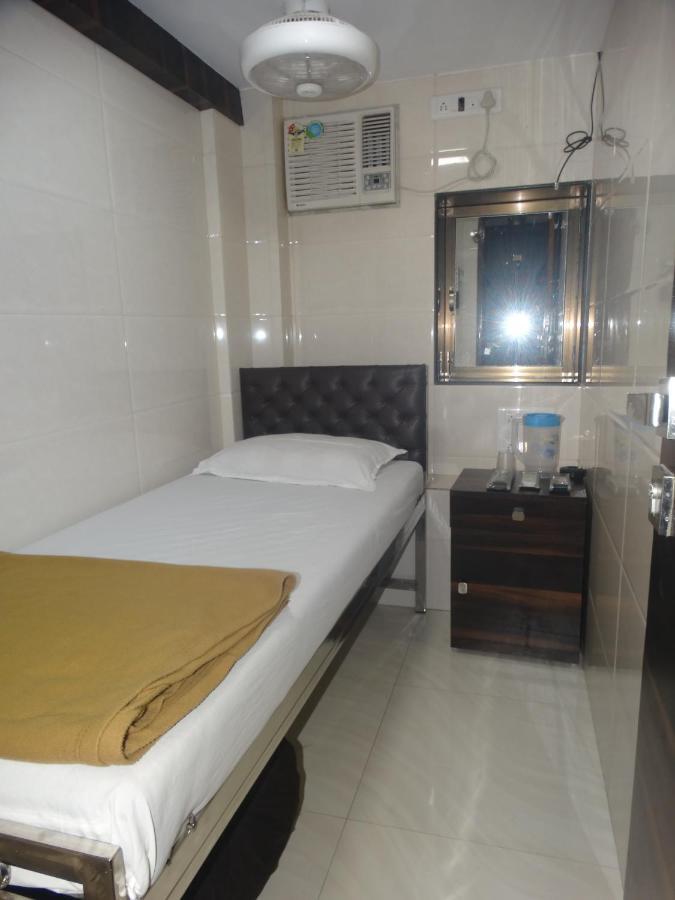 Hotel Qamar Mumbai Bagian luar foto
